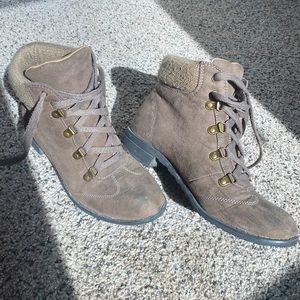 Tan Boots - Cliffs by White Mountain